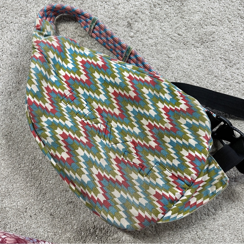 Kavu Women’s Rope Sling Bag Crossbody Travel in Garden Tile Southwest - Picture 4 of 11